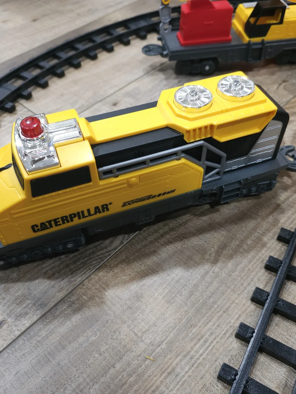 Caterpillar Construction Express Motorized 12 Inch Train 5 Car Set With Tracks